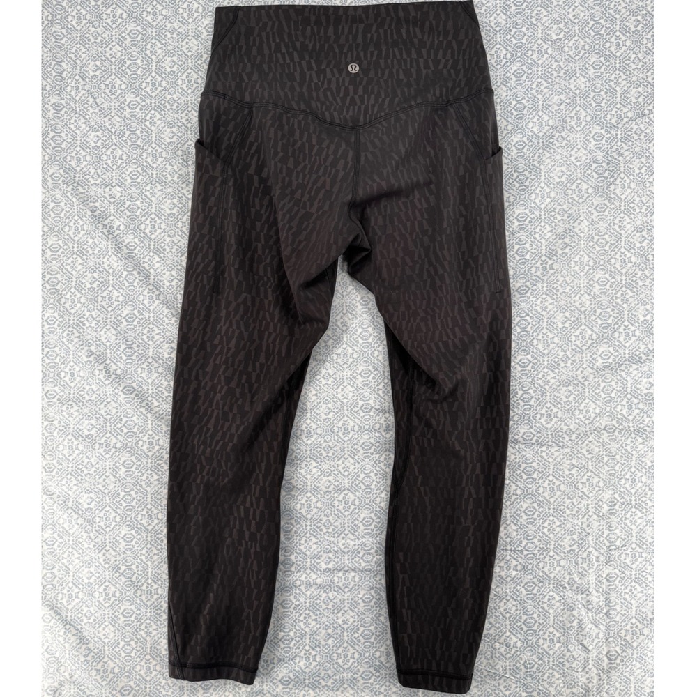 Lululemon High Rise 7/8 Leggings Black Geometric Jacquard Pockets Size 8